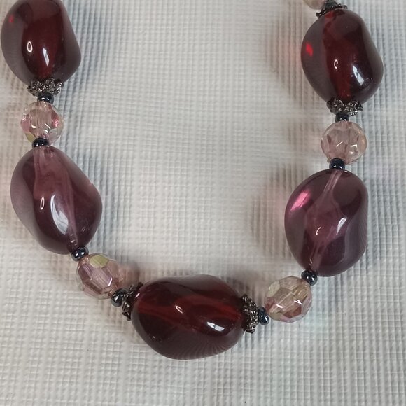 Carol for Eva Graham Purple and Red Iridescent Beaded Single Strand Necklace - Picture 4 of 8